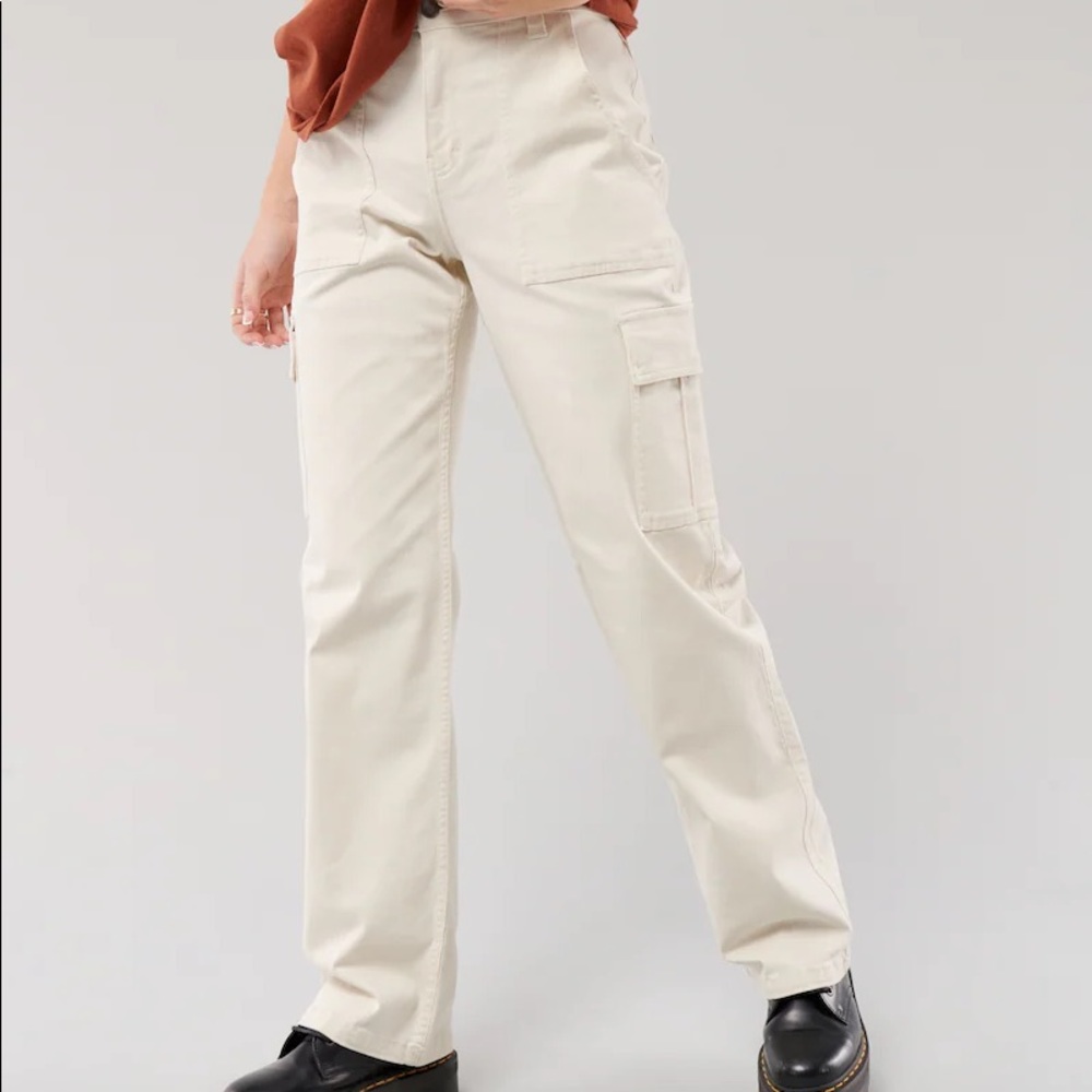 Women’s khaki cargo/ utility pants
